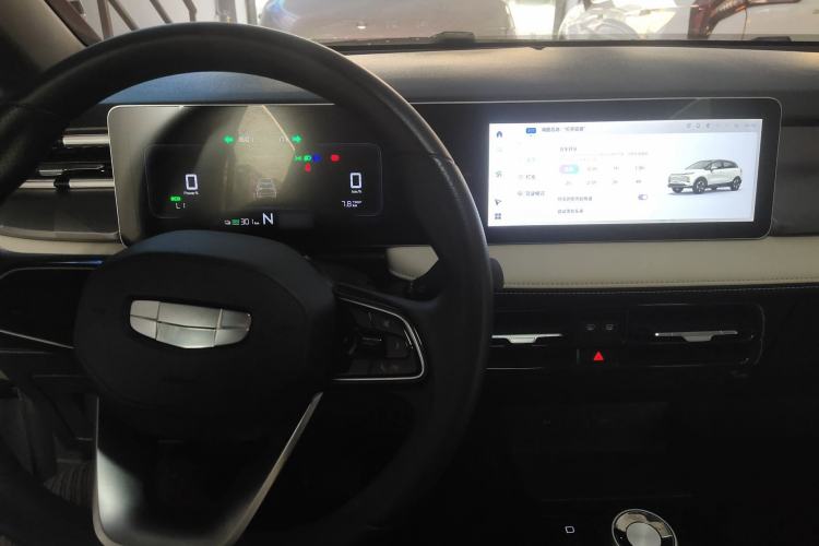 Used Geometry E Firefly 2024 301km Flowing Light Interior 2