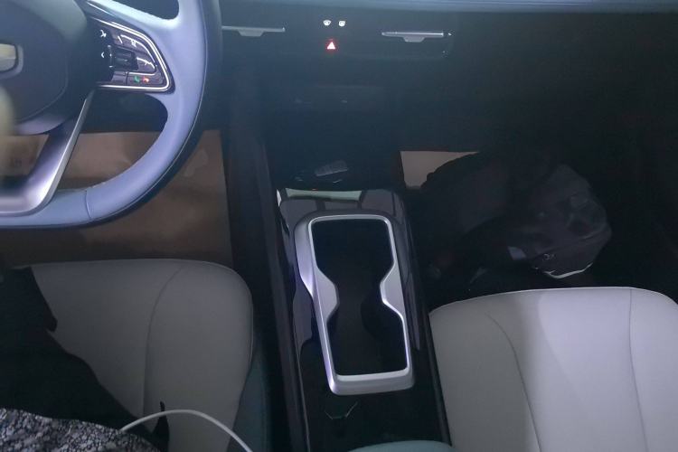 Used Geometry E Firefly 2024 401 km Fluorescent Interior 2
