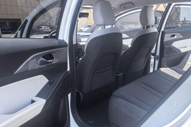 Used Geometry E Firefly 2024 301km Flowing Light Interior 2