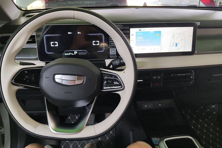 Used Geometry E Firefly 2024 401 km Fluorescent Interior 2