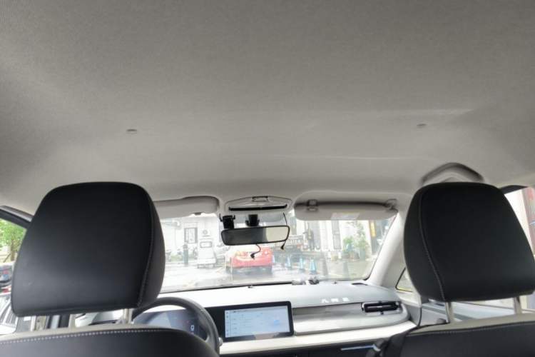 Used Geometry E Firefly 2024 301km Flowing Light Interior 2