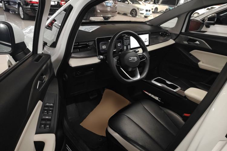 Used Geometry E Firefly 2024 301km Starlight Interior 3