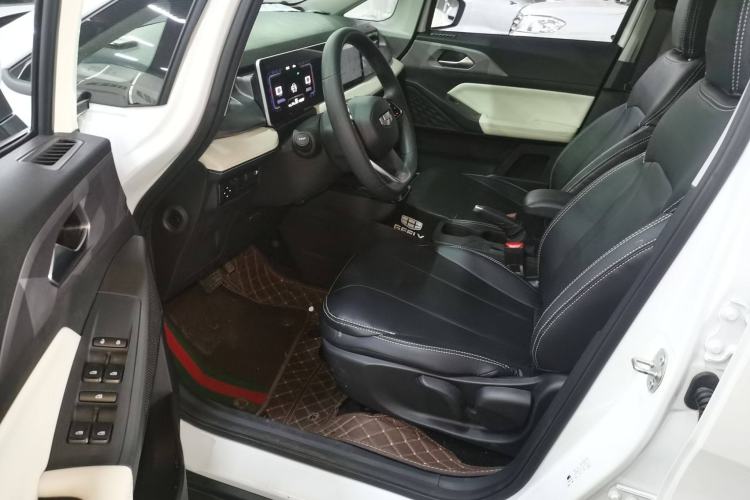 Used Geometry E Firefly 2024 301km Flowing Light Interior 3