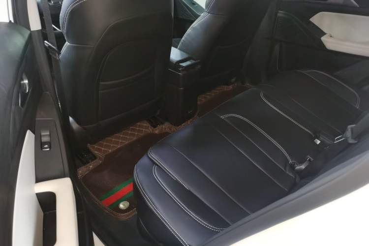 Used Geometry E Firefly 2024 301km Flowing Light Interior 4