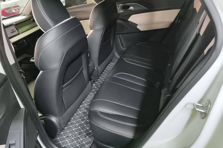 Used Geometry E Firefly 2024 401 km Fluorescent Interior 4