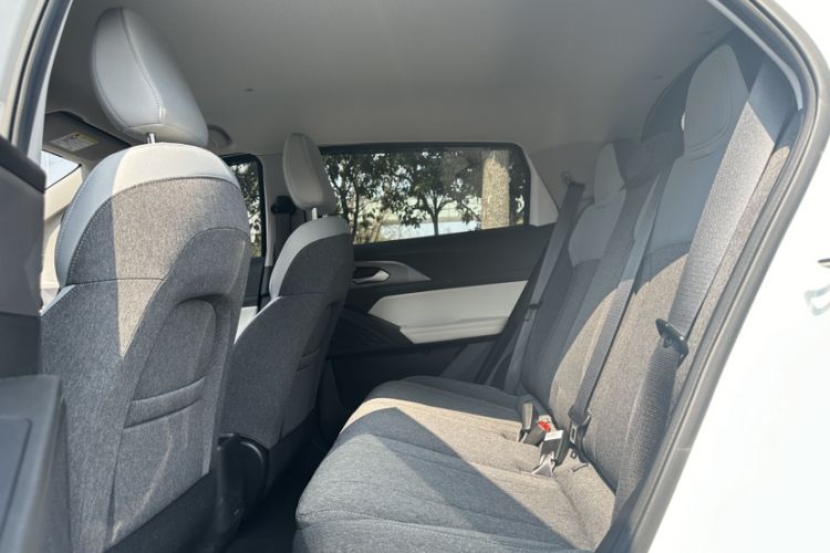 Used Geometry E Firefly 2024 301km Flowing Light Interior 4
