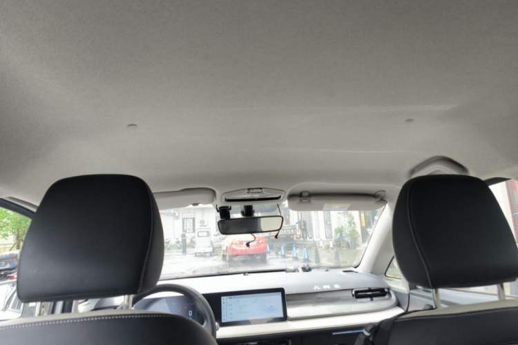 Used Geometry E Firefly 2024 301km Flowing Light Interior 4