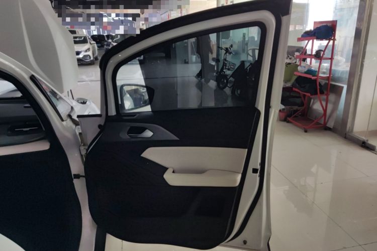 Used Geometry E Firefly 2024 301km Flowing Light Interior 5