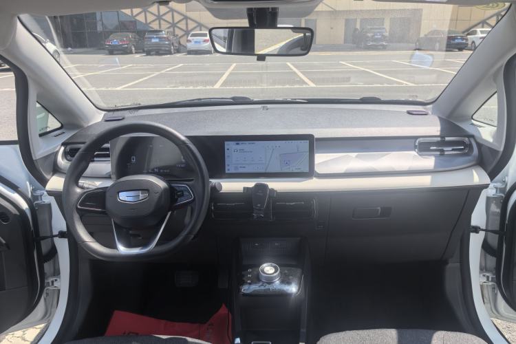 Used Geometry E Firefly 2024 301km Flowing Light Interior 5