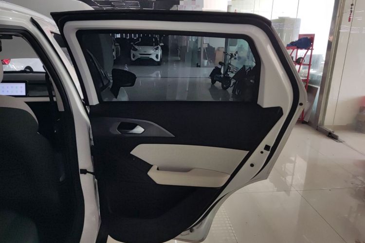 Used Geometry E Firefly 2024 301km Flowing Light Interior 6
