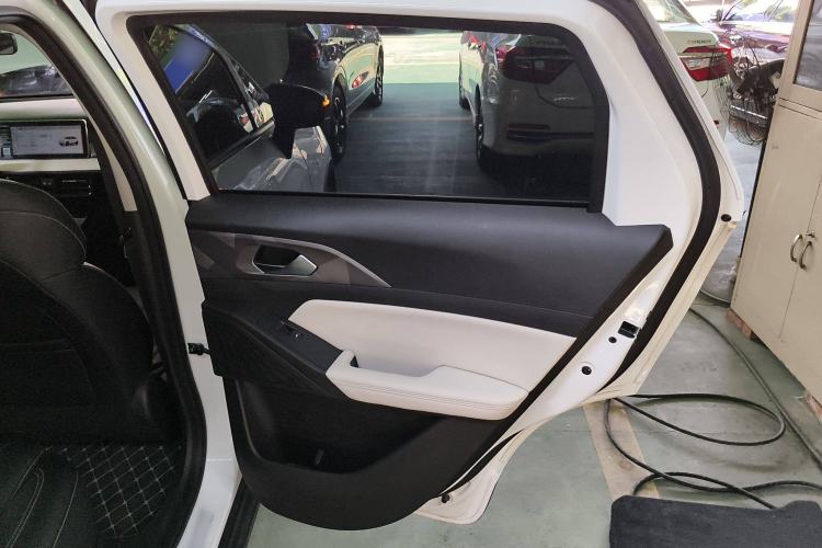 Used Geometry E Firefly 2024 401 km Fluorescent Interior 6