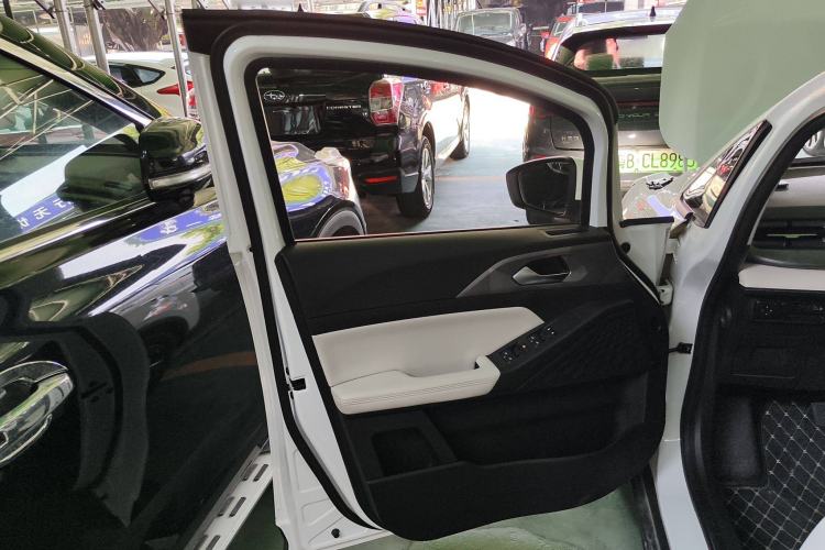 Used Geometry E Firefly 2024 401 km Fluorescent Interior 7