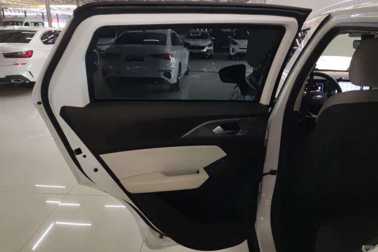 Used Geometry E Firefly 2024 301km Flowing Light Interior 8