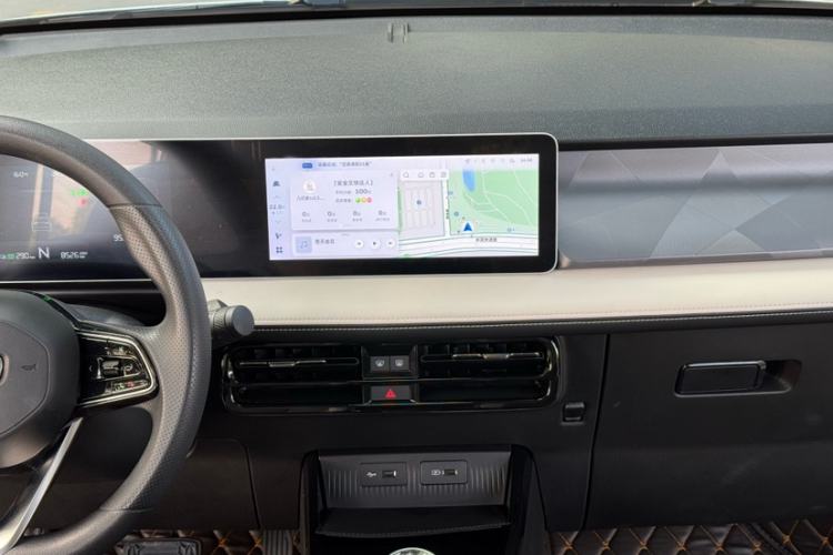 Used Geometry E Firefly 2024 301km Flowing Light Interior 8