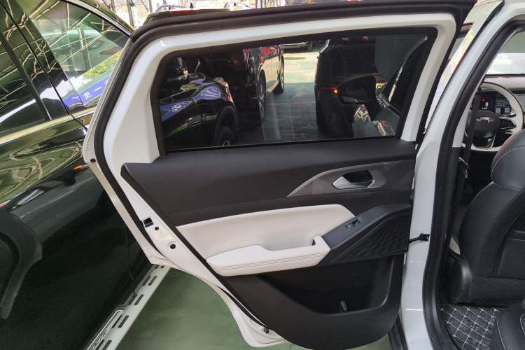 Used Geometry E Firefly 2024 401 km Fluorescent Interior 8