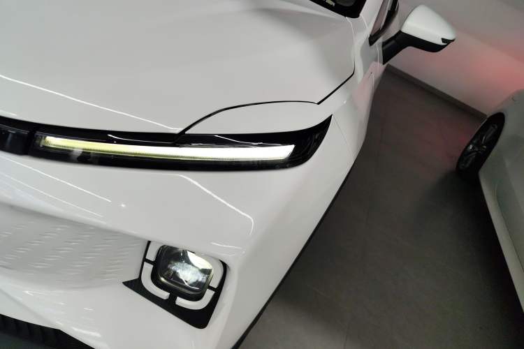 Used Geometry E Firefly 2024 301km Starlight Left Front Headlight