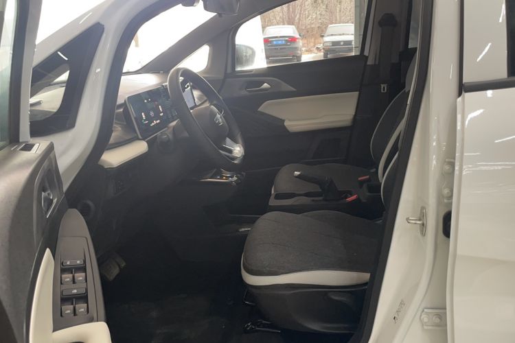 Used Geometry E Firefly 2024 301km Flowing Light Left Front Seat