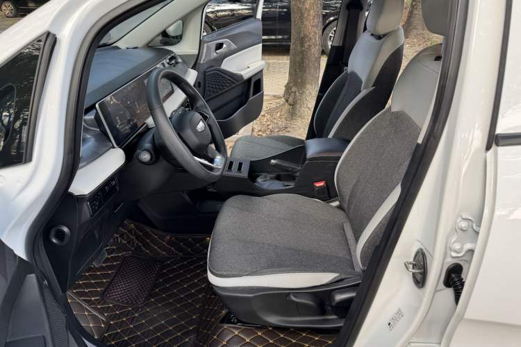 Used Geometry E Firefly 2024 301km Flowing Light Left Front Seat