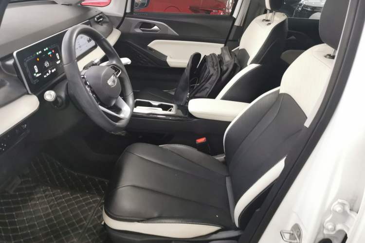 Used Geometry E Firefly 2024 401km Starlight Left Front Seat