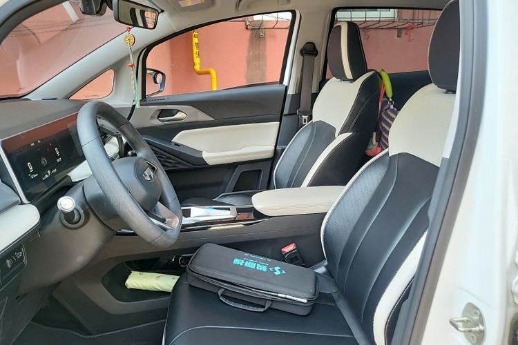Used Geometry E Firefly 2024 401km Starlight Left Front Seat