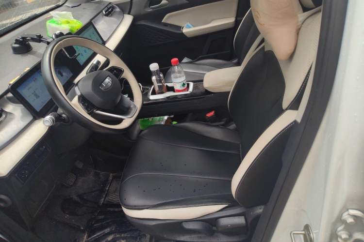 Used Geometry E Firefly 2024 401 km Fluorescent Left Front Seat