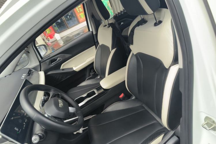 Used Geometry E Firefly 2024 301km Starlight Left Front Seat