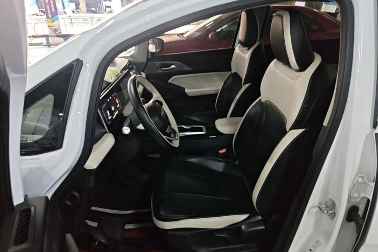 Used Geometry E Firefly 2024 401 km Fluorescent Left Front Seat