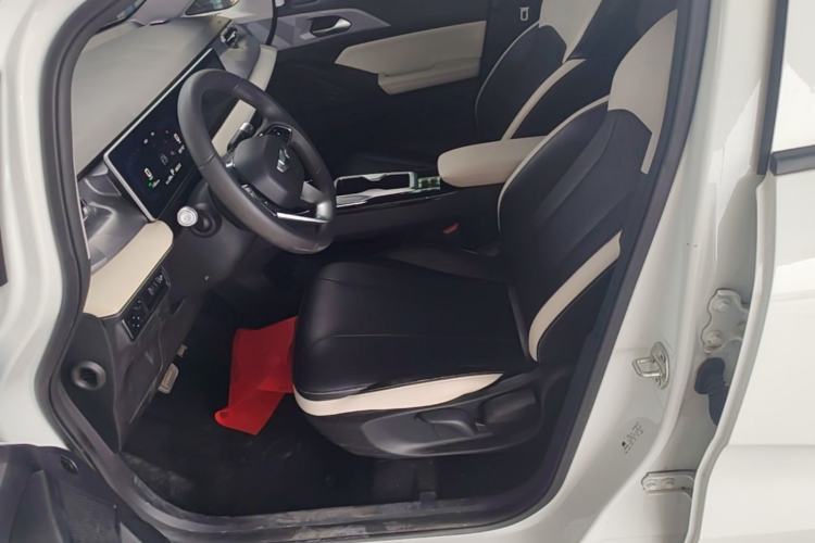 Used Geometry E Firefly 2024 301km Starlight Left Front Seat