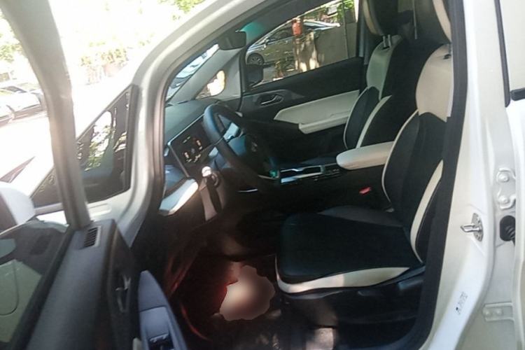 Used Geometry E Firefly 2024 401km Starlight Left Front Seat