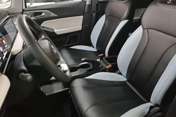 Used Geometry E Firefly 2024 301km Flowing Light Left Front Seat