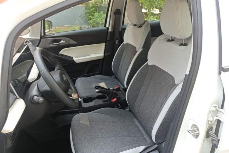 Used Geometry E Firefly 2024 301km Flowing Light Left Front Seat