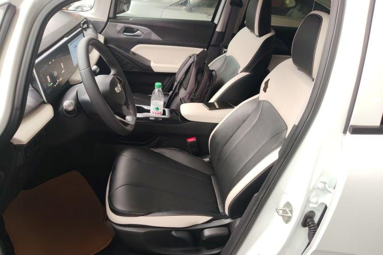 Used Geometry E Firefly 2024 301km Starlight Left Front Seat
