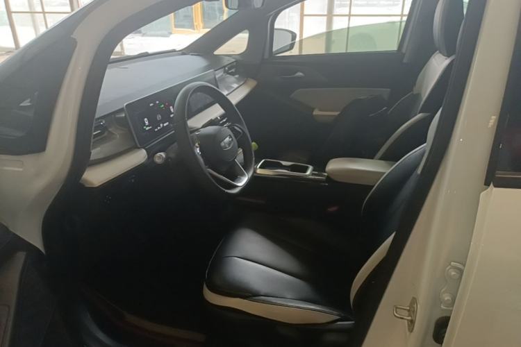 Used Geometry E Firefly 2024 301km Starlight Left Front Seat