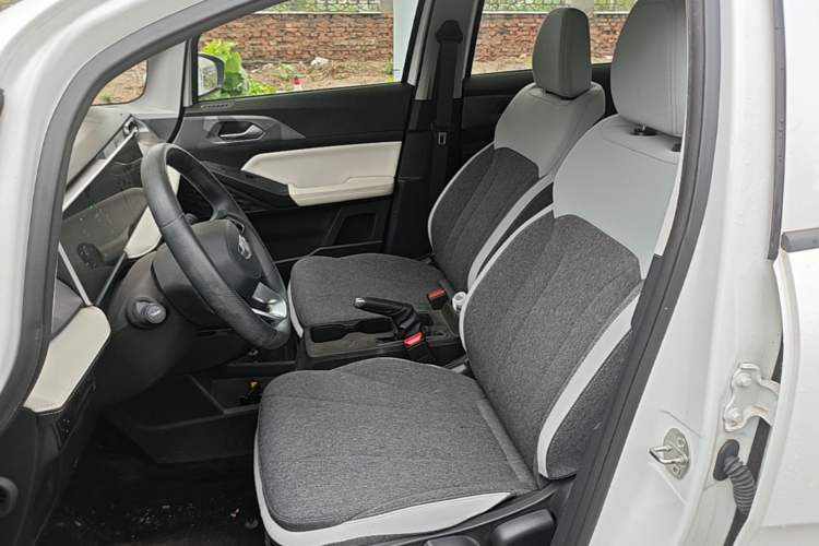 Used Geometry E Firefly 2024 301km Flowing Light Left Front Seat