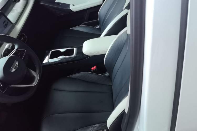 Used Geometry E Firefly 2024 301km Starlight Left Front Seat