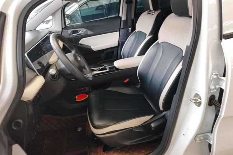 Used Geometry E Firefly 2024 301km Starlight Left Front Seat