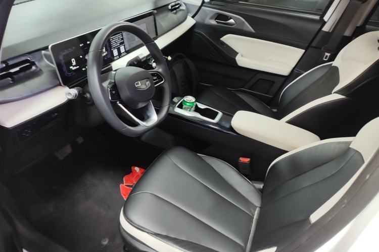 Used Geometry E Firefly 2024 301km Starlight Left Front Seat