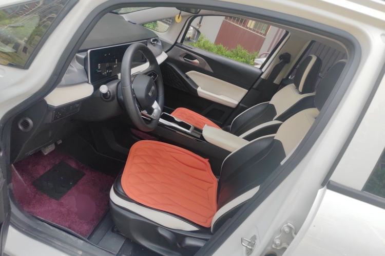 Used Geometry E Firefly 2024 301km Starlight Left Front Seat