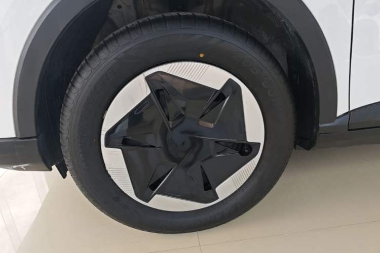 Used Geometry E Firefly 2024 301km Starlight Left Front Wheel Hub