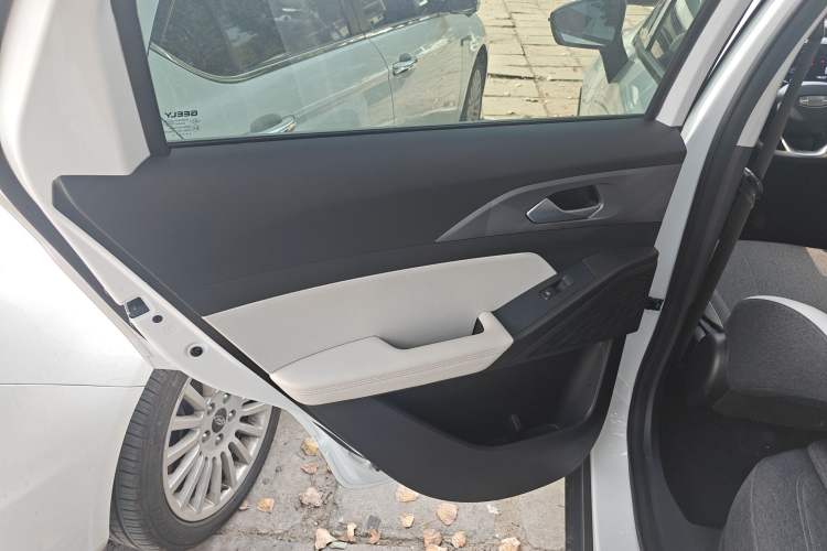 Used Geometry E Firefly 2024 301km Flowing Light Left Rear Door Interior