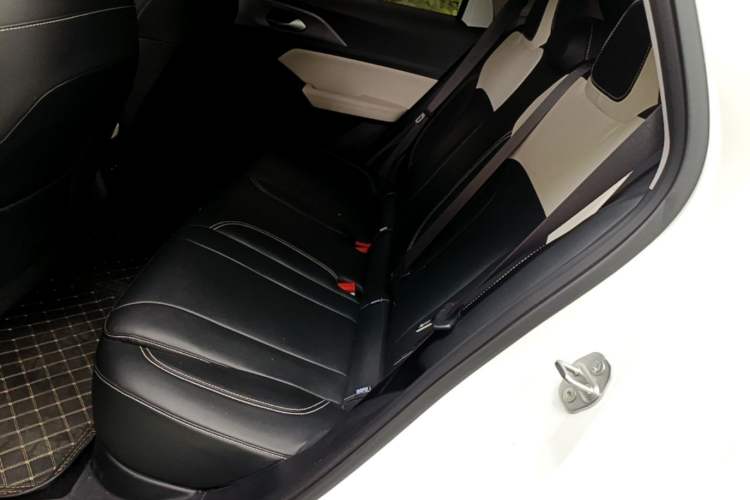 Used Geometry E Firefly 2024 301km Starlight Left Rear Seat
