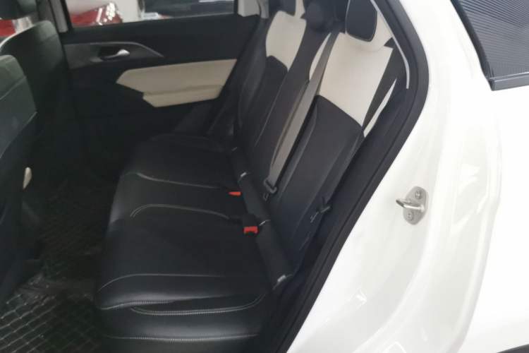 Used Geometry E Firefly 2024 401km Starlight Left Rear Seat