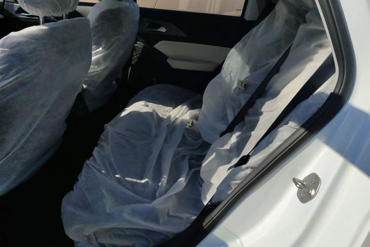 Used Geometry E Firefly 2024 401 km Fluorescent Left Rear Seat