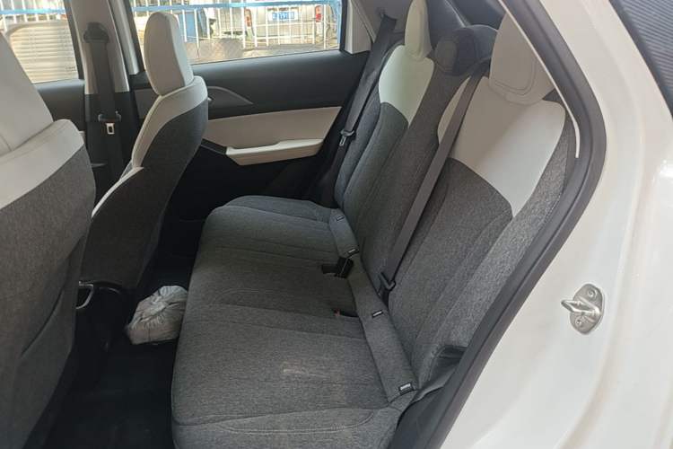 Used Geometry E Firefly 2024 301km Flowing Light Left Rear Seat