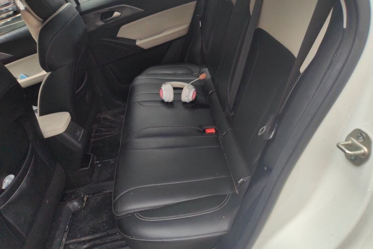 Used Geometry E Firefly 2024 401 km Fluorescent Left Rear Seat