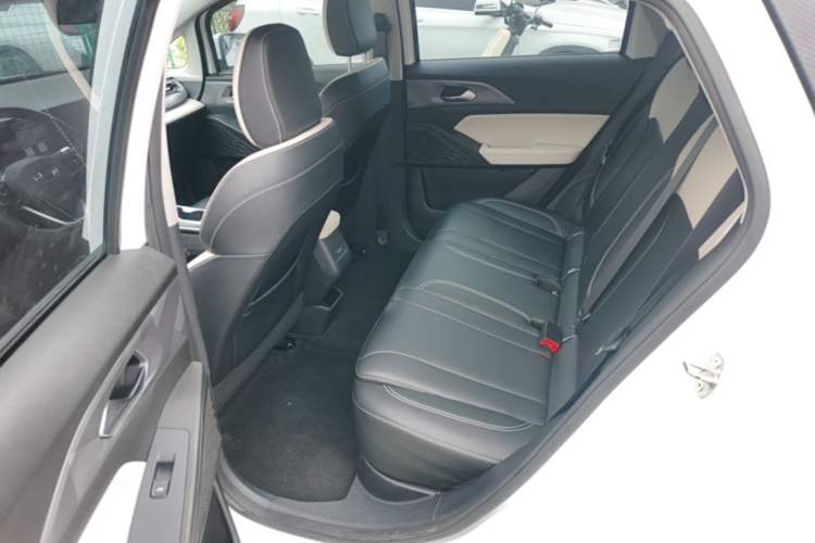 Used Geometry E Firefly 2024 301km Starlight Left Rear Seat
