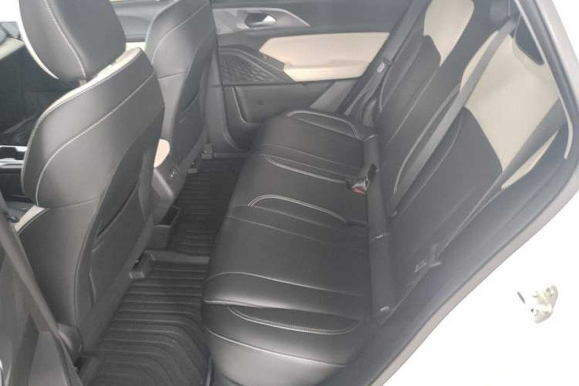 Used Geometry E Firefly 2024 401 km Fluorescent Left Rear Seat