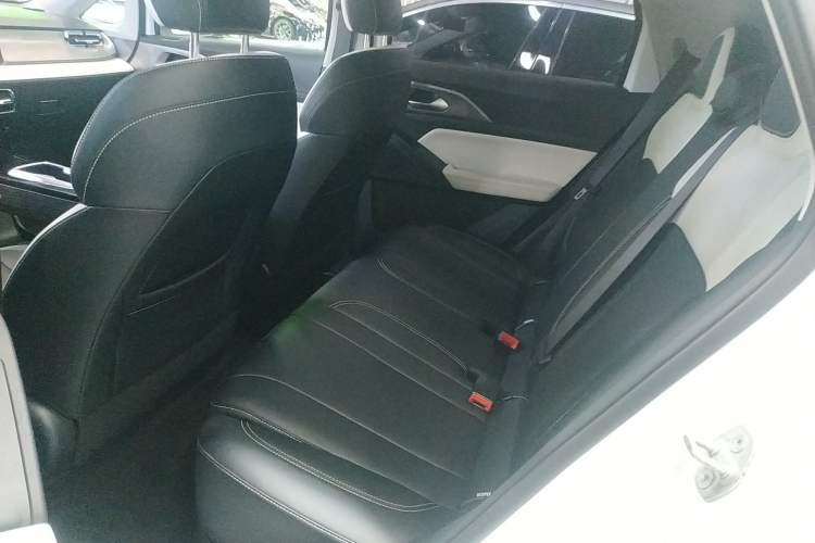 Used Geometry E Firefly 2024 401km Starlight Left Rear Seat