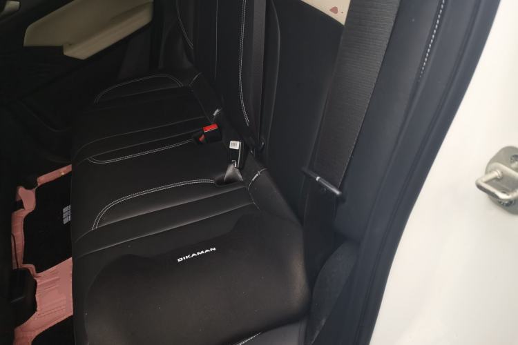 Used Geometry E Firefly 2024 401km Starlight Left Rear Seat