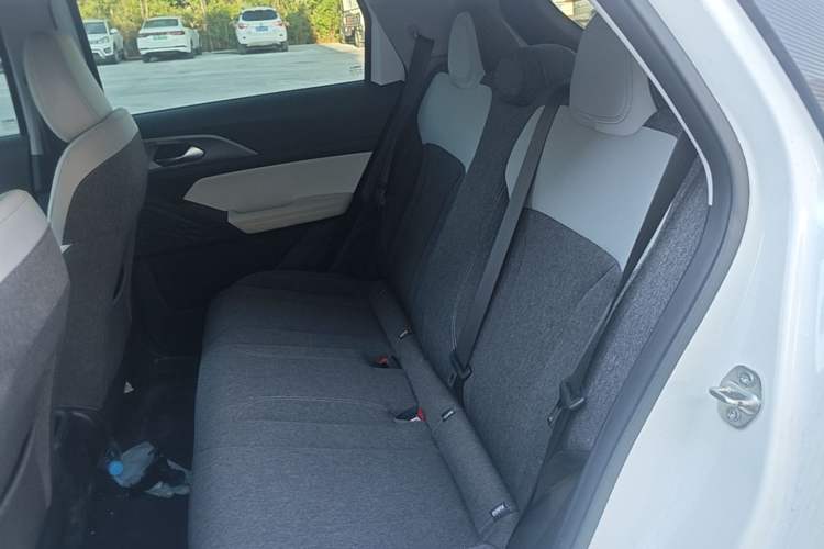 Used Geometry E Firefly 2024 301km Flowing Light Left Rear Seat